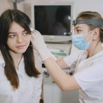 Eine Russin brachte Steine aus Bali in ihrem Ohr zurück eine-russin-brachte-steine-aus-bali-in-ihrem-ohr-zurueck.jpg