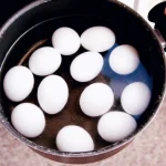 warum-sie-niemals-heisse-hartgekochte-eier-in-kaltes-wasser-legen.webp.webp